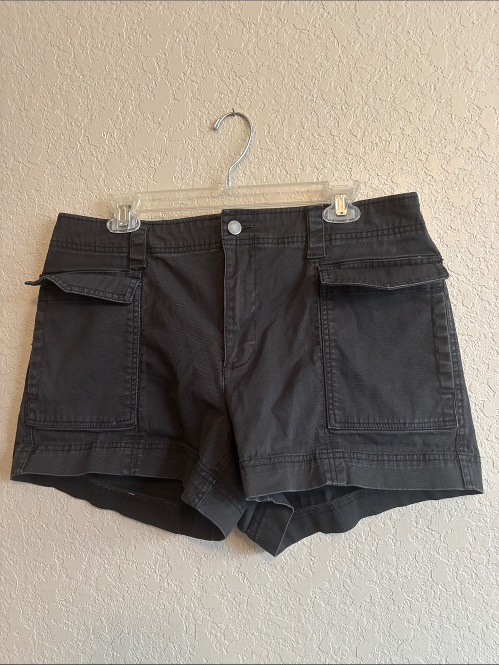 Old Navy Women’s Black Utility Pocket Shorts
